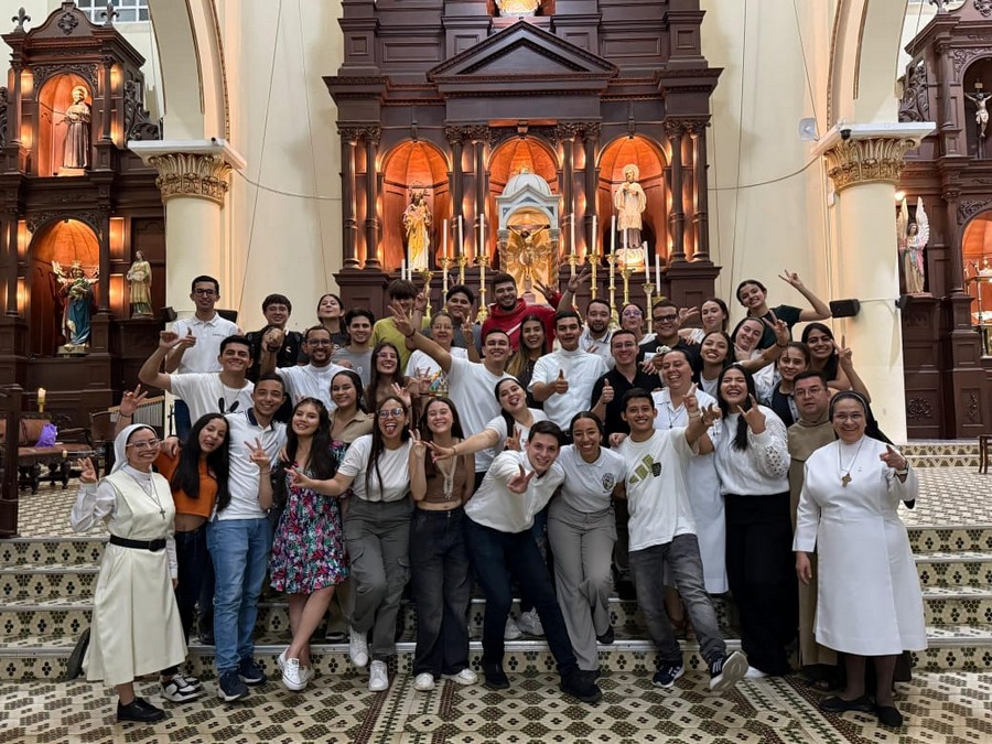 Un eco de esperanza: jóvenes en búsqueda y una Congregación en camino